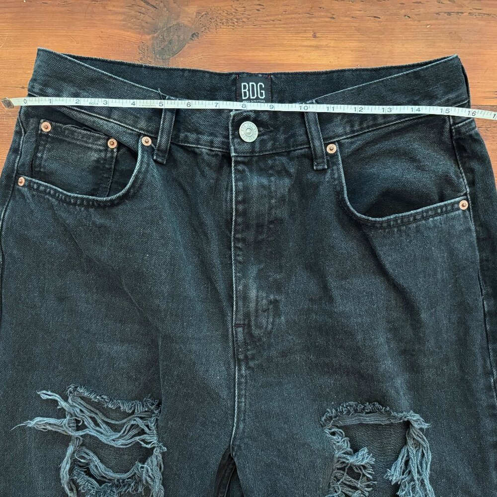 WOMENS BDG/URBAN OUTFITTERS HIGH RISE BAGGY BLACK RIPPED JEANS SZ 31 - Picture 2 of 3